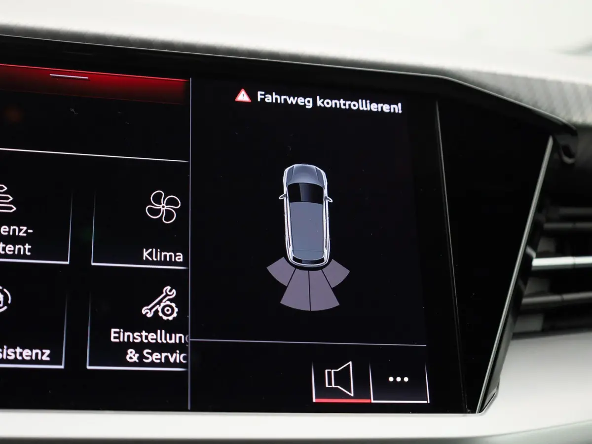 45 Edition 82 kWh | Navigatie | Climate control | Stoelverwarming | Audi smartphone interface | Dodehoekdetectie | Matrix-ledkoplampen | Parkeersensoren | Optiekpakket zwart | Alarm Klasse I