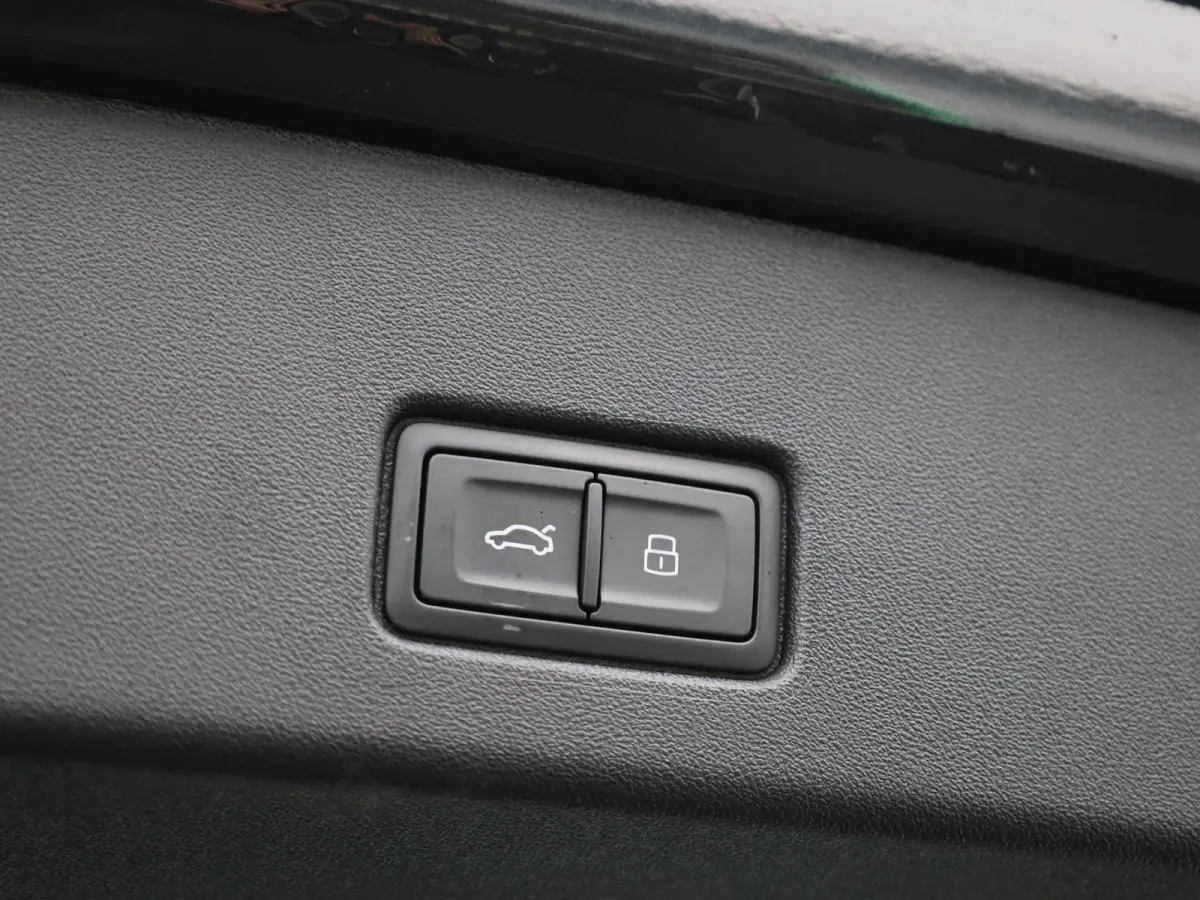 45 Edition 82 kWh | Navigatie | Climate control | Stoelverwarming | Audi smartphone interface | Dodehoekdetectie | Matrix-ledkoplampen | Parkeersensoren | Optiekpakket zwart | Alarm Klasse I