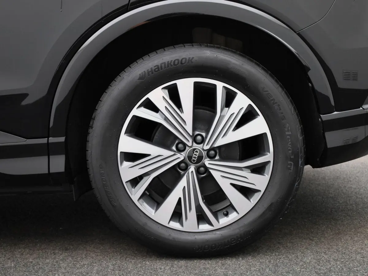 45 Edition 82 kWh | Navigatie | Climate control | Stoelverwarming | Audi smartphone interface | Dodehoekdetectie | Matrix-ledkoplampen | Parkeersensoren | Optiekpakket zwart | Alarm Klasse I