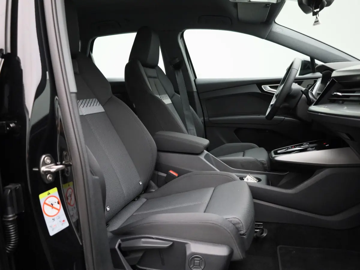 45 Edition 82 kWh | Navigatie | Climate control | Stoelverwarming | Audi smartphone interface | Dodehoekdetectie | Matrix-ledkoplampen | Parkeersensoren | Optiekpakket zwart | Alarm Klasse I