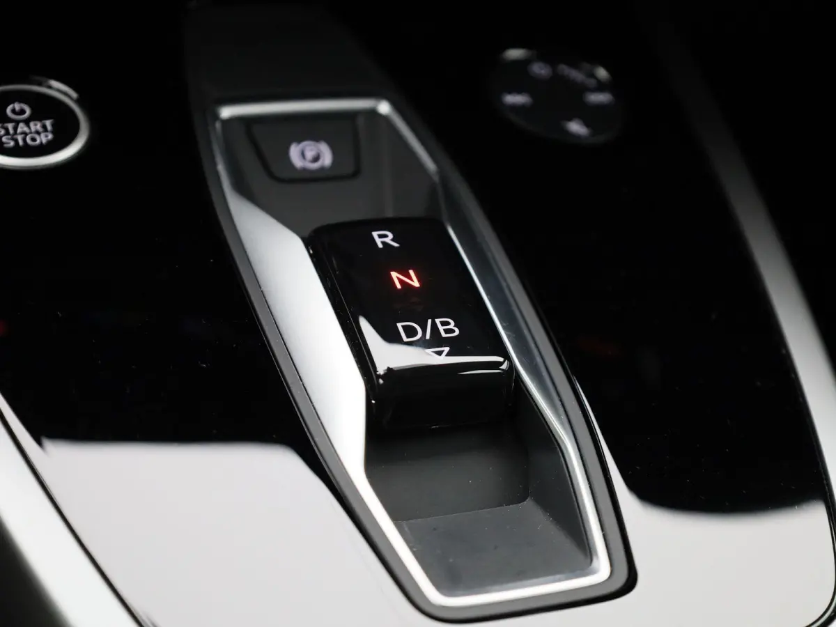 45 Edition 82 kWh | Navigatie | Climate control | Stoelverwarming | Audi smartphone interface | Dodehoekdetectie | Matrix-ledkoplampen | Parkeersensoren | Optiekpakket zwart | Alarm Klasse I