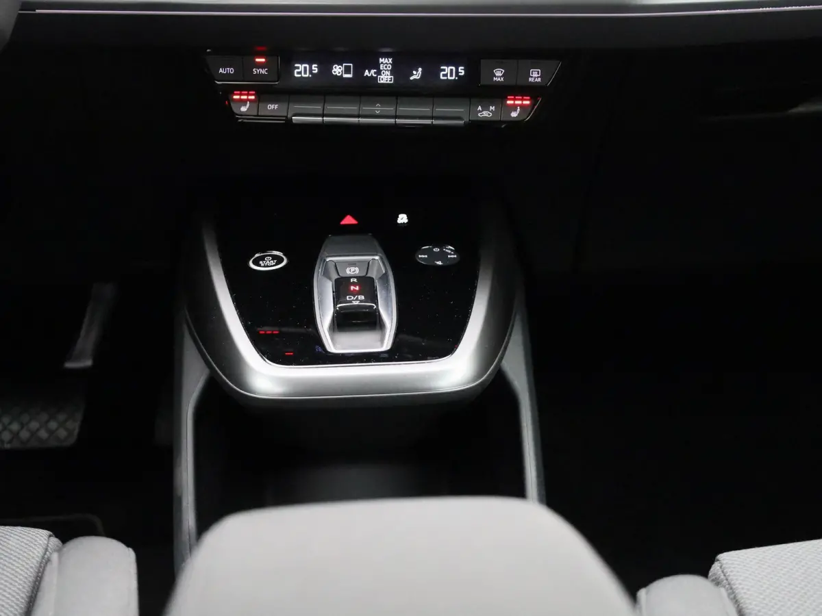 45 Edition 82 kWh | Navigatie | Climate control | Stoelverwarming | Audi smartphone interface | Dodehoekdetectie | Matrix-ledkoplampen | Parkeersensoren | Optiekpakket zwart | Alarm Klasse I