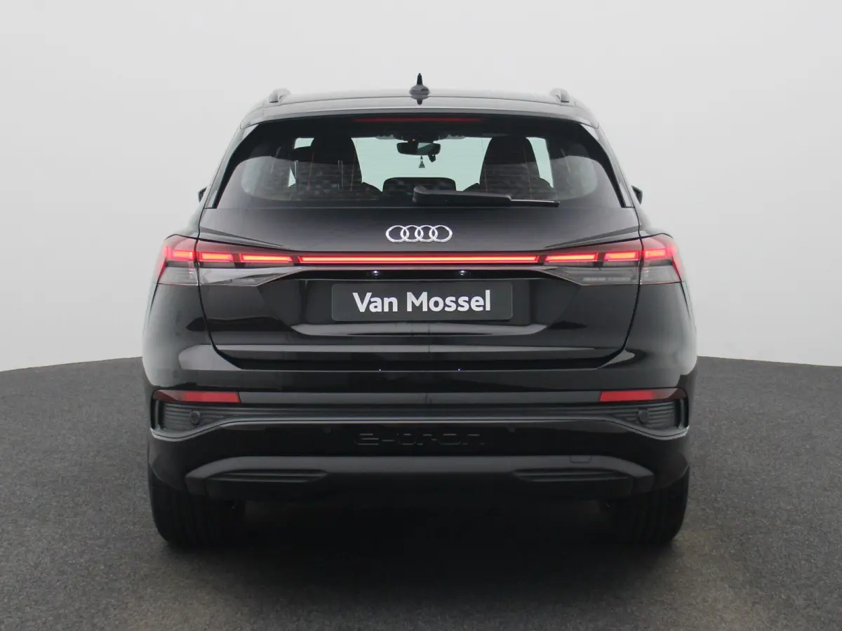 45 Edition 82 kWh | Navigatie | Climate control | Stoelverwarming | Audi smartphone interface | Dodehoekdetectie | Matrix-ledkoplampen | Parkeersensoren | Optiekpakket zwart | Alarm Klasse I