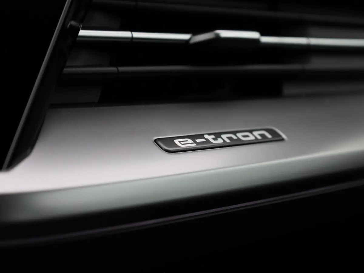 45 Edition 82 kWh | Navigatie | Climate control | Stoelverwarming | Audi smartphone interface | Dodehoekdetectie | Matrix-ledkoplampen | Parkeersensoren | Optiekpakket zwart | Alarm Klasse I