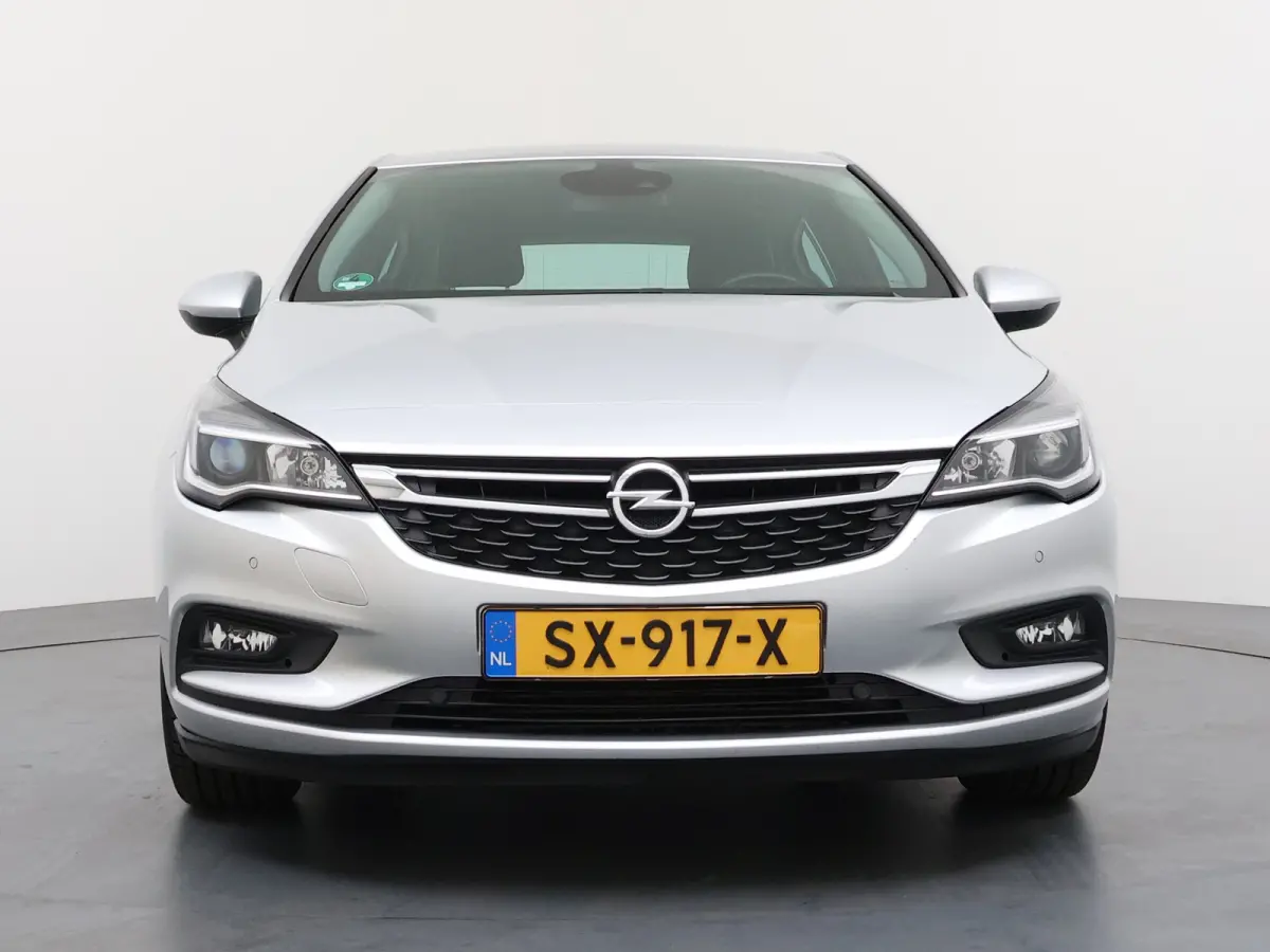 1.0 Innovation / Navigatie / Parkeersensoren / Carplay / Climate Control / 17'' LMV