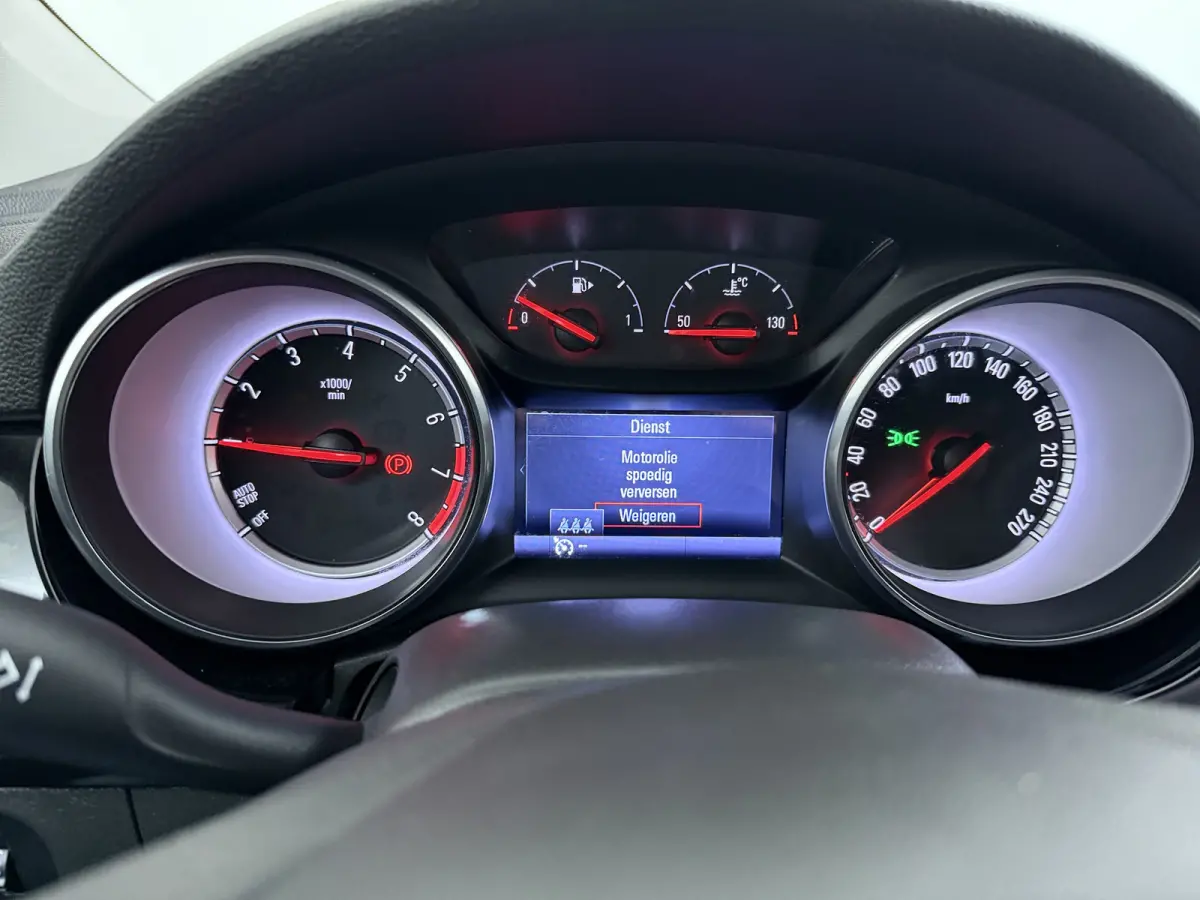 1.0 Innovation / Navigatie / Parkeersensoren / Carplay / Climate Control / 17'' LMV