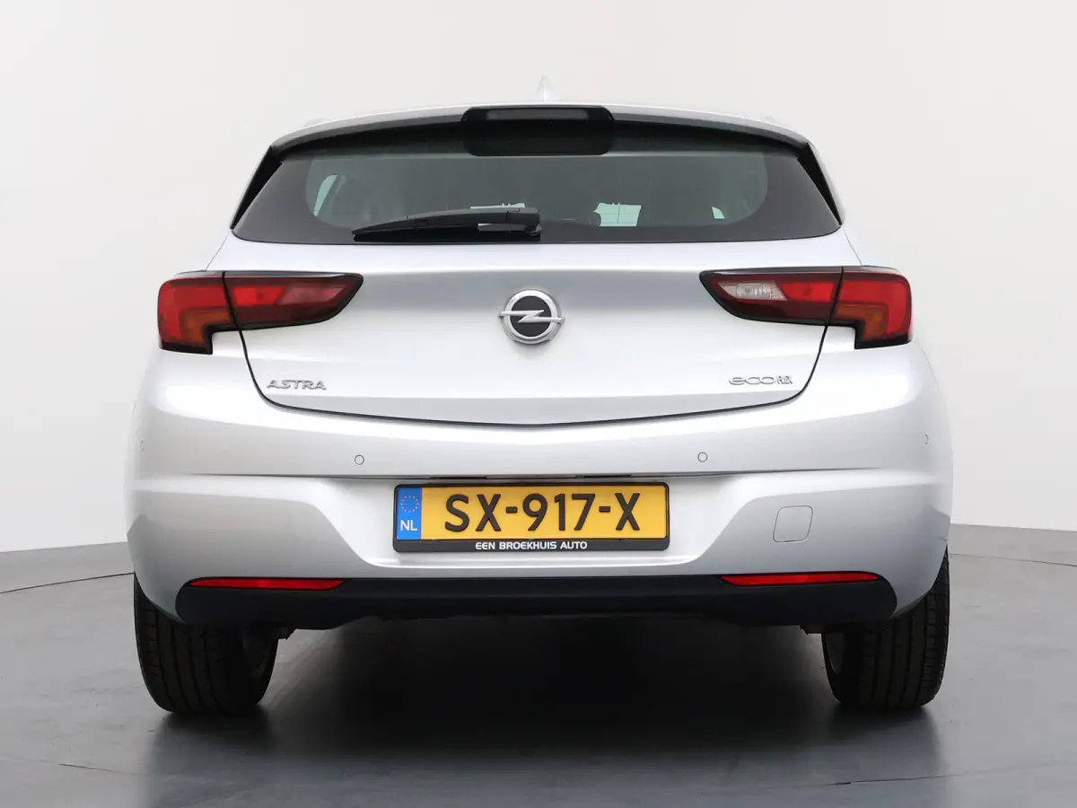 1.0 Innovation / Navigatie / Parkeersensoren / Carplay / Climate Control / 17'' LMV