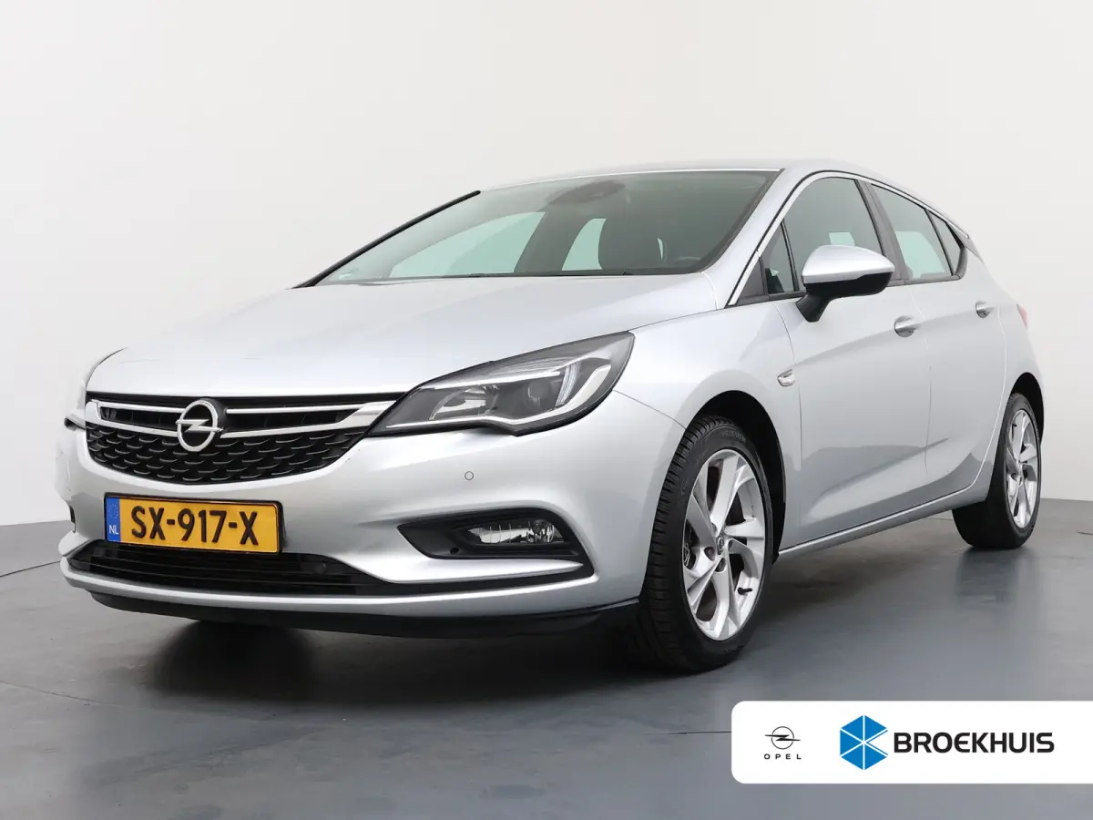1.0 Innovation / Navigatie / Parkeersensoren / Carplay / Climate Control / 17'' LMV