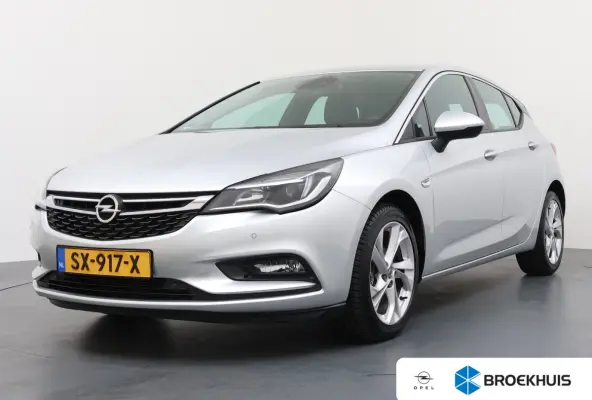 1.0 Innovation / Navigatie / Parkeersensoren / Carplay / Climate Control / 17'' LMV