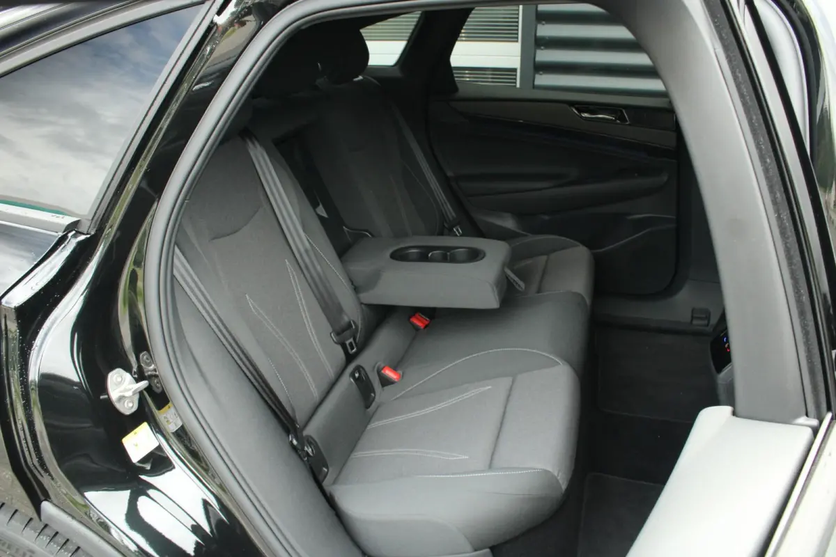 286pk Limited Edition 77 kWh | Trekhaak | Head-up | 20" Velgen