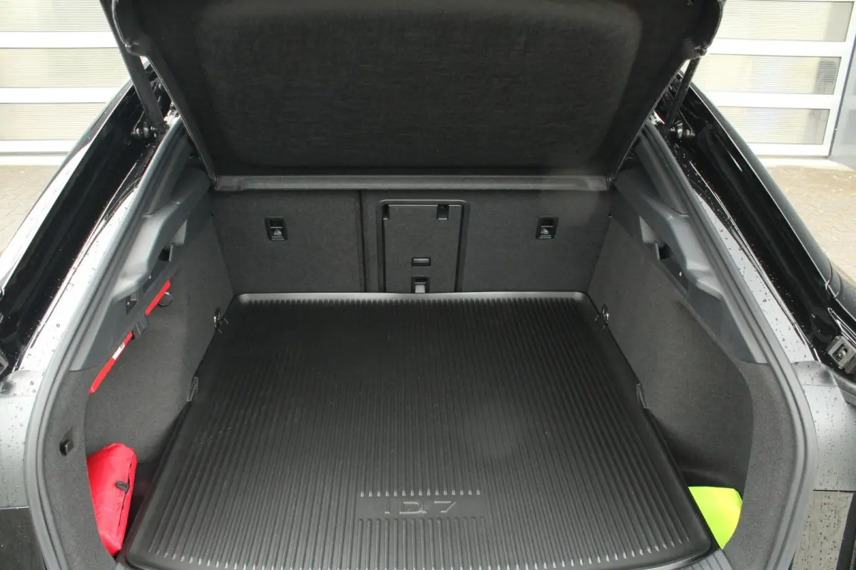 286pk Limited Edition 77 kWh | Trekhaak | Head-up | 20" Velgen