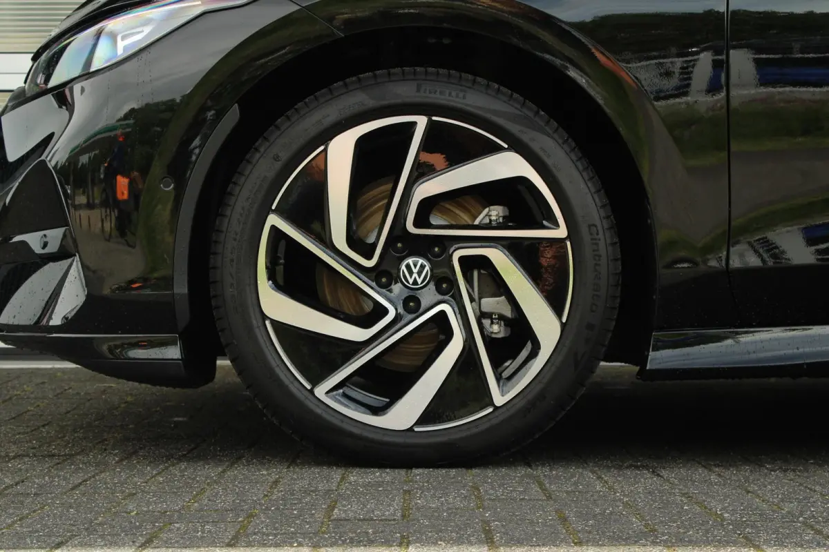 286pk Limited Edition 77 kWh | Trekhaak | Head-up | 20" Velgen