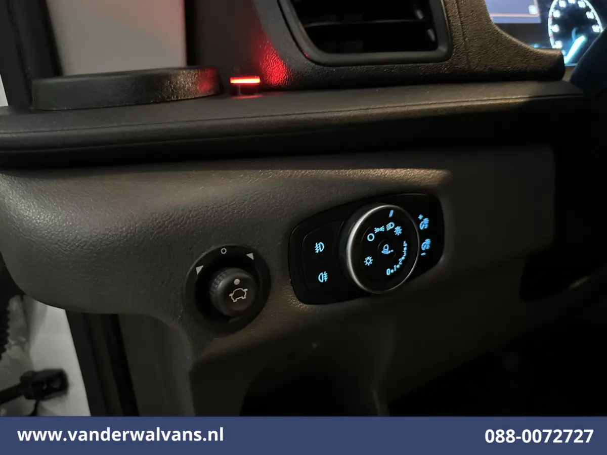 2.0 TDCI 130pk Bakwagen Laadklep Euro6 Airco | 1040kg laadvermogen | Cruisecontrol | Verwarmde voorruit Bijrijdersbank