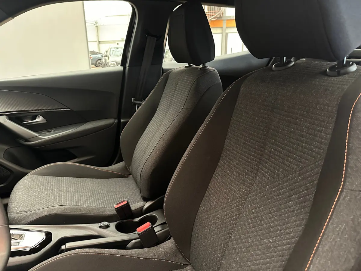 1.2 Hybrid 136 Style Climate | Carplay | Cruise | Parkeersensoren Achter | LED | DAB | Airco (automatisch) | Apple Carplay/Android Auto|telefoonintegratie premium | Cruise control