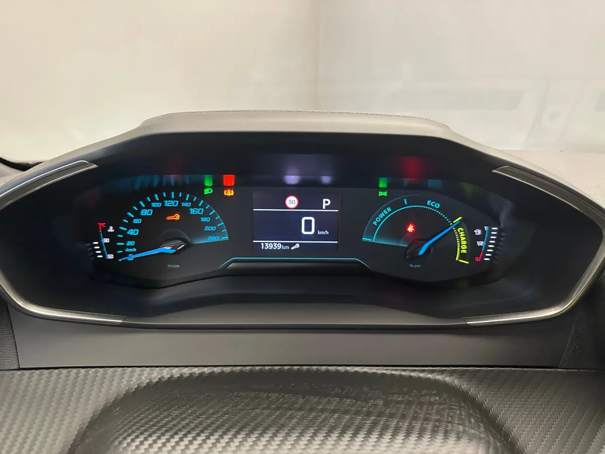 1.2 Hybrid 136 Style Climate | Carplay | Cruise | Parkeersensoren Achter | LED | DAB | Airco (automatisch) | Apple Carplay/Android Auto|telefoonintegratie premium | Cruise control