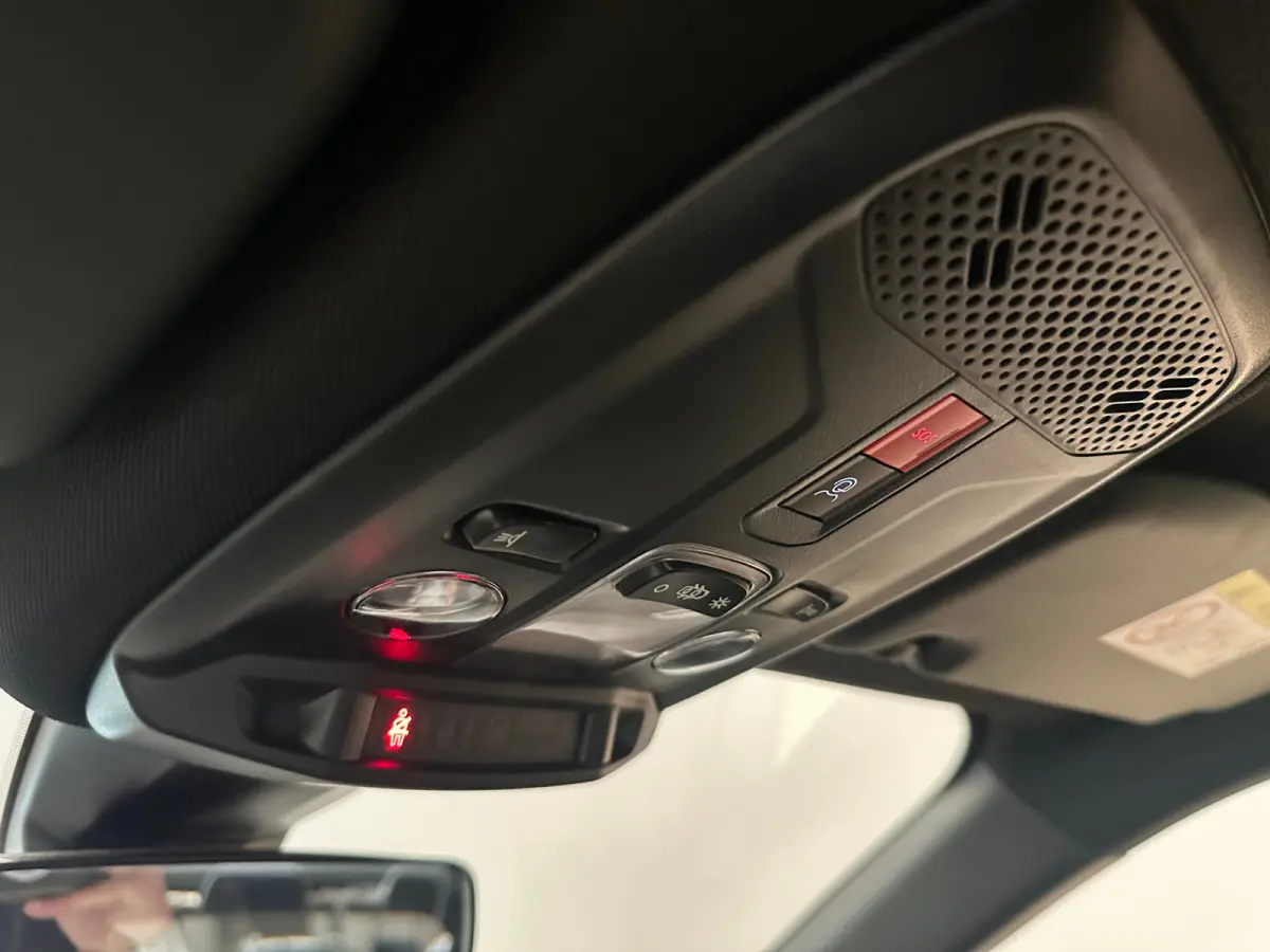 1.2 Hybrid 136 Style Climate | Carplay | Cruise | Parkeersensoren Achter | LED | DAB | Airco (automatisch) | Apple Carplay/Android Auto|telefoonintegratie premium | Cruise control