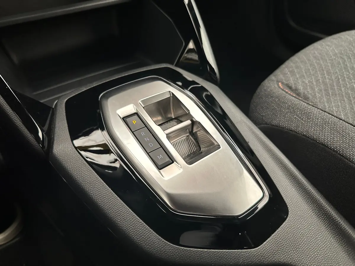 1.2 Hybrid 136 Style Climate | Carplay | Cruise | Parkeersensoren Achter | LED | DAB | Airco (automatisch) | Apple Carplay/Android Auto|telefoonintegratie premium | Cruise control