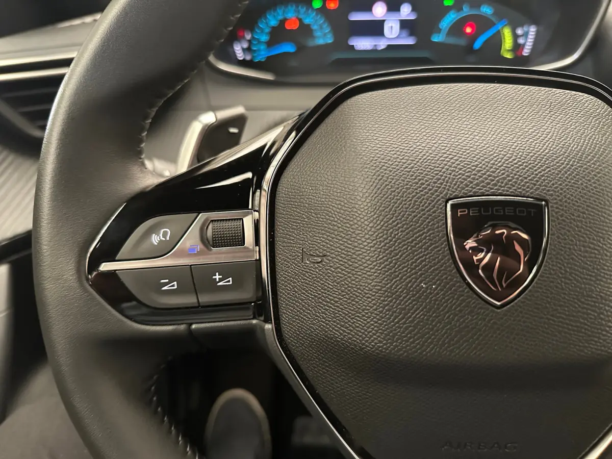 1.2 Hybrid 136 Style Climate | Carplay | Cruise | Parkeersensoren Achter | LED | DAB | Airco (automatisch) | Apple Carplay/Android Auto|telefoonintegratie premium | Cruise control