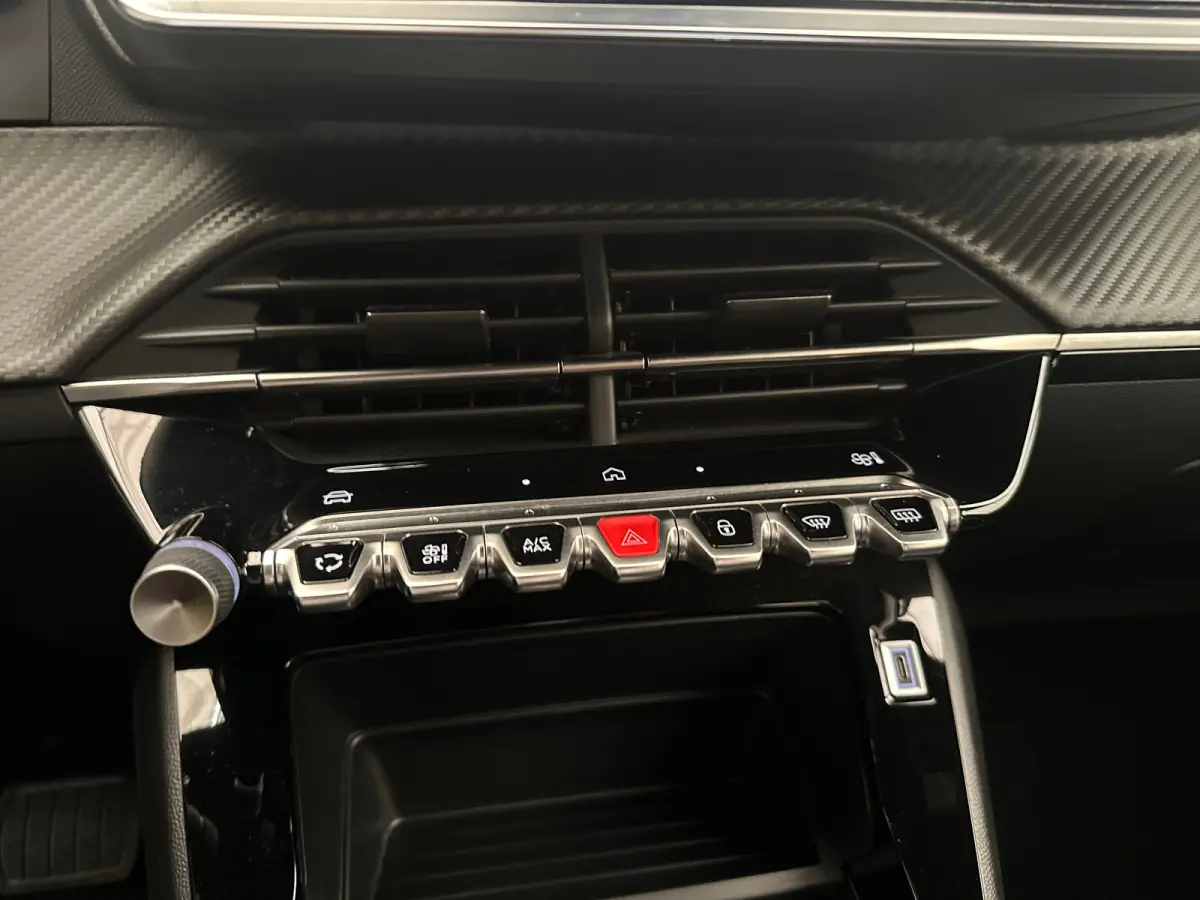 1.2 Hybrid 136 Style Climate | Carplay | Cruise | Parkeersensoren Achter | LED | DAB | Airco (automatisch) | Apple Carplay/Android Auto|telefoonintegratie premium | Cruise control