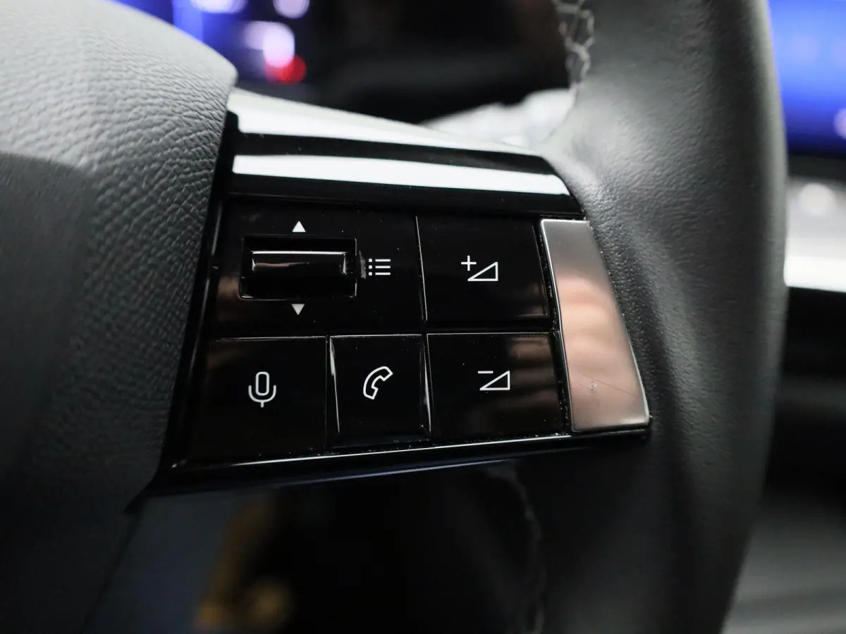 1.2 Turbo | APPLE CARPLAY | ANDROID AUTO | PARKEERSENSOREN | LED VERLICHTING | DIGITAL COCKPIT | RIJSTROOKHULP | COMFORT STOELEN | CRUISE CONTROL | LICHTMETALEN VELGEN |