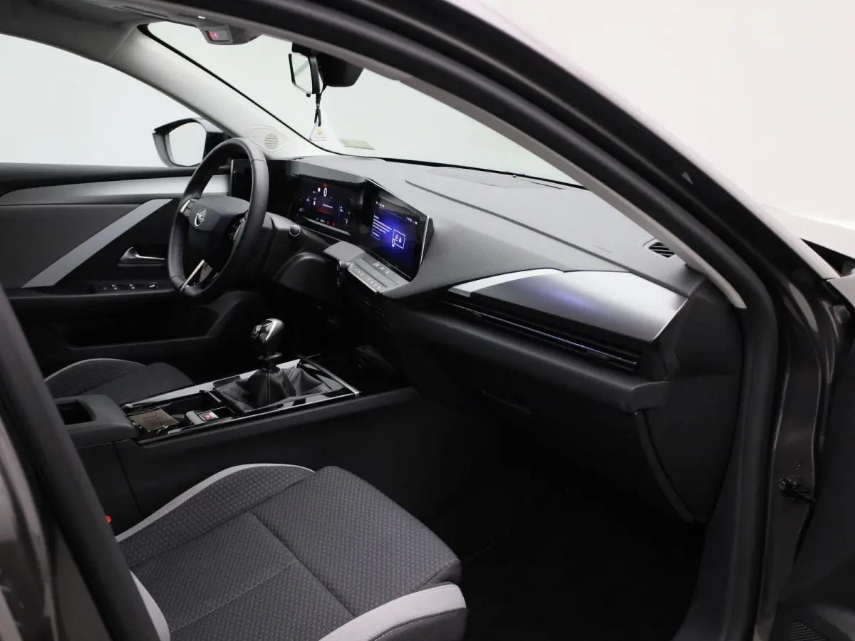 1.2 Turbo | APPLE CARPLAY | ANDROID AUTO | PARKEERSENSOREN | LED VERLICHTING | DIGITAL COCKPIT | RIJSTROOKHULP | COMFORT STOELEN | CRUISE CONTROL | LICHTMETALEN VELGEN |