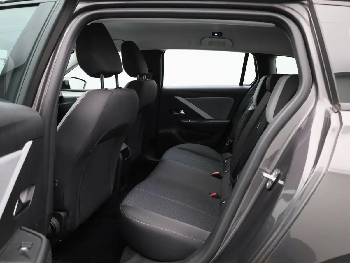 1.2 Turbo | APPLE CARPLAY | ANDROID AUTO | PARKEERSENSOREN | LED VERLICHTING | DIGITAL COCKPIT | RIJSTROOKHULP | COMFORT STOELEN | CRUISE CONTROL | LICHTMETALEN VELGEN |