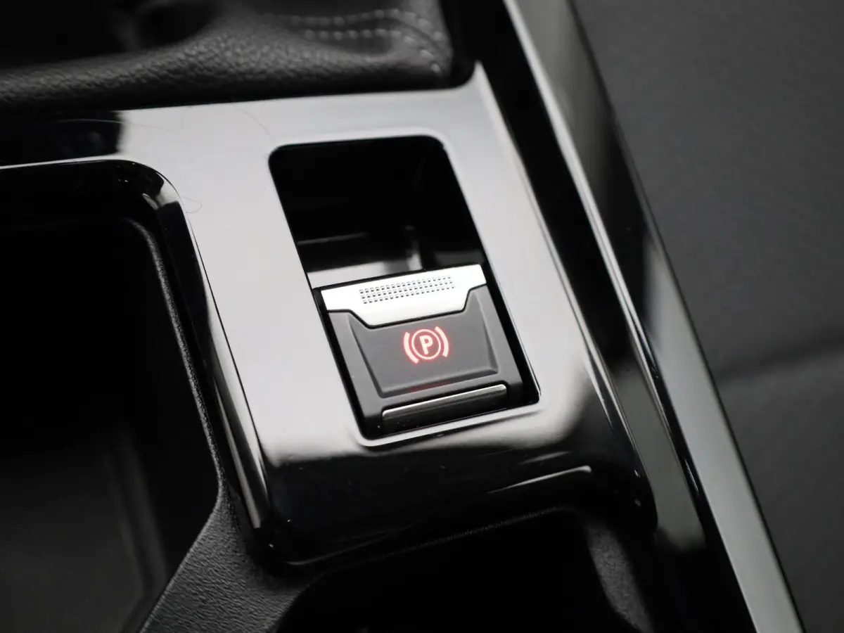1.2 Turbo | APPLE CARPLAY | ANDROID AUTO | PARKEERSENSOREN | LED VERLICHTING | DIGITAL COCKPIT | RIJSTROOKHULP | COMFORT STOELEN | CRUISE CONTROL | LICHTMETALEN VELGEN |