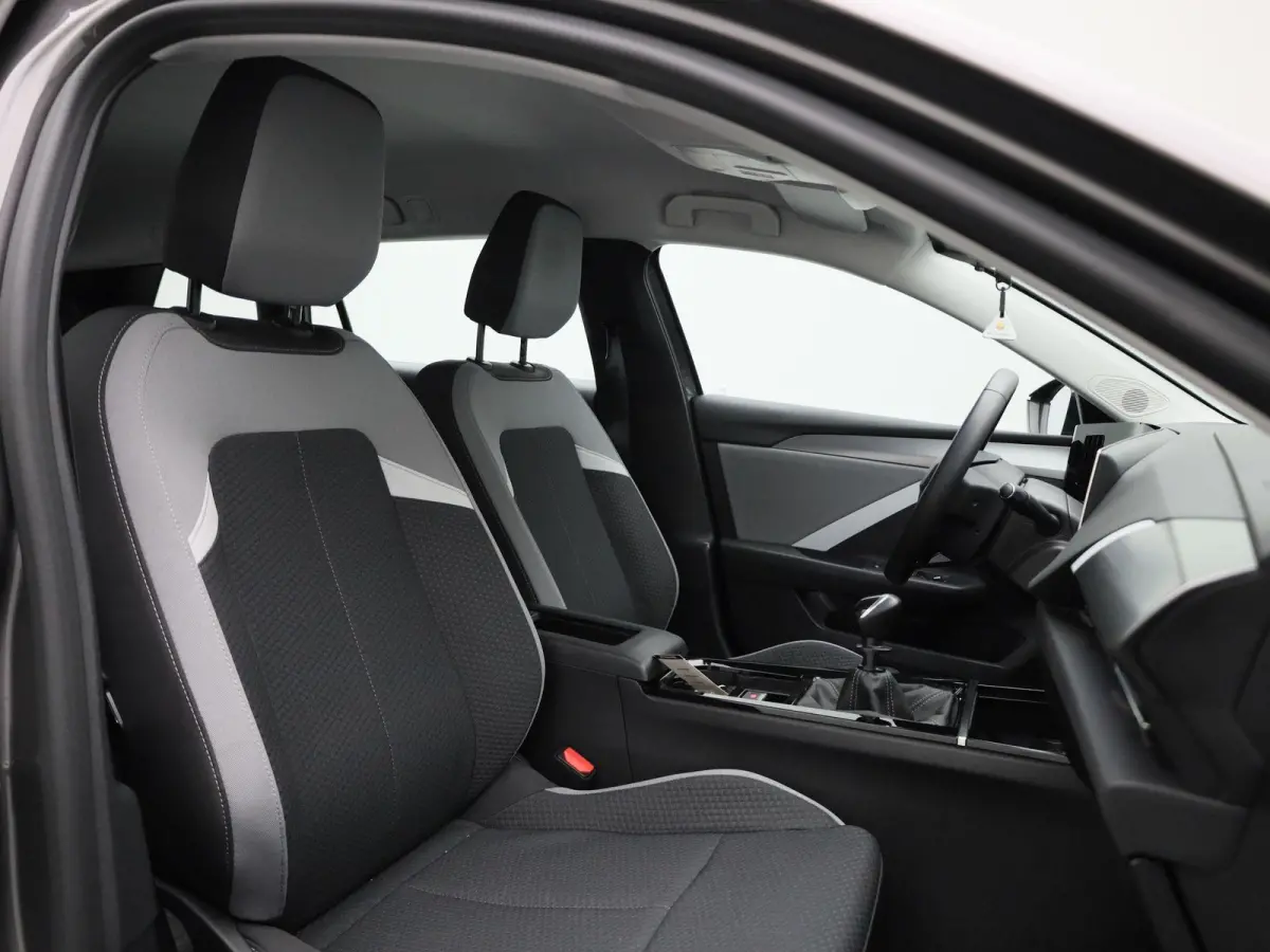 1.2 Turbo | APPLE CARPLAY | ANDROID AUTO | PARKEERSENSOREN | LED VERLICHTING | DIGITAL COCKPIT | RIJSTROOKHULP | COMFORT STOELEN | CRUISE CONTROL | LICHTMETALEN VELGEN |