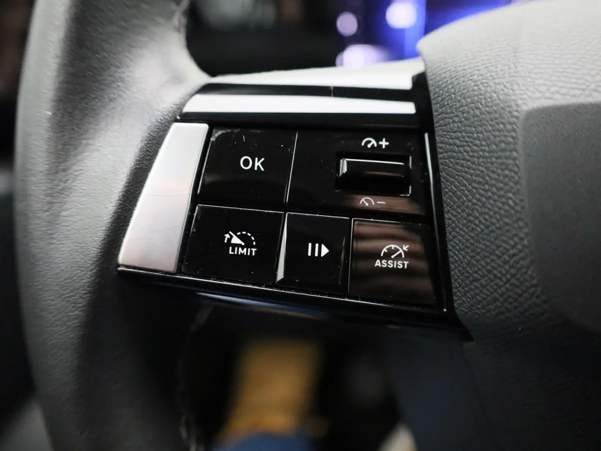1.2 Turbo | APPLE CARPLAY | ANDROID AUTO | PARKEERSENSOREN | LED VERLICHTING | DIGITAL COCKPIT | RIJSTROOKHULP | COMFORT STOELEN | CRUISE CONTROL | LICHTMETALEN VELGEN |