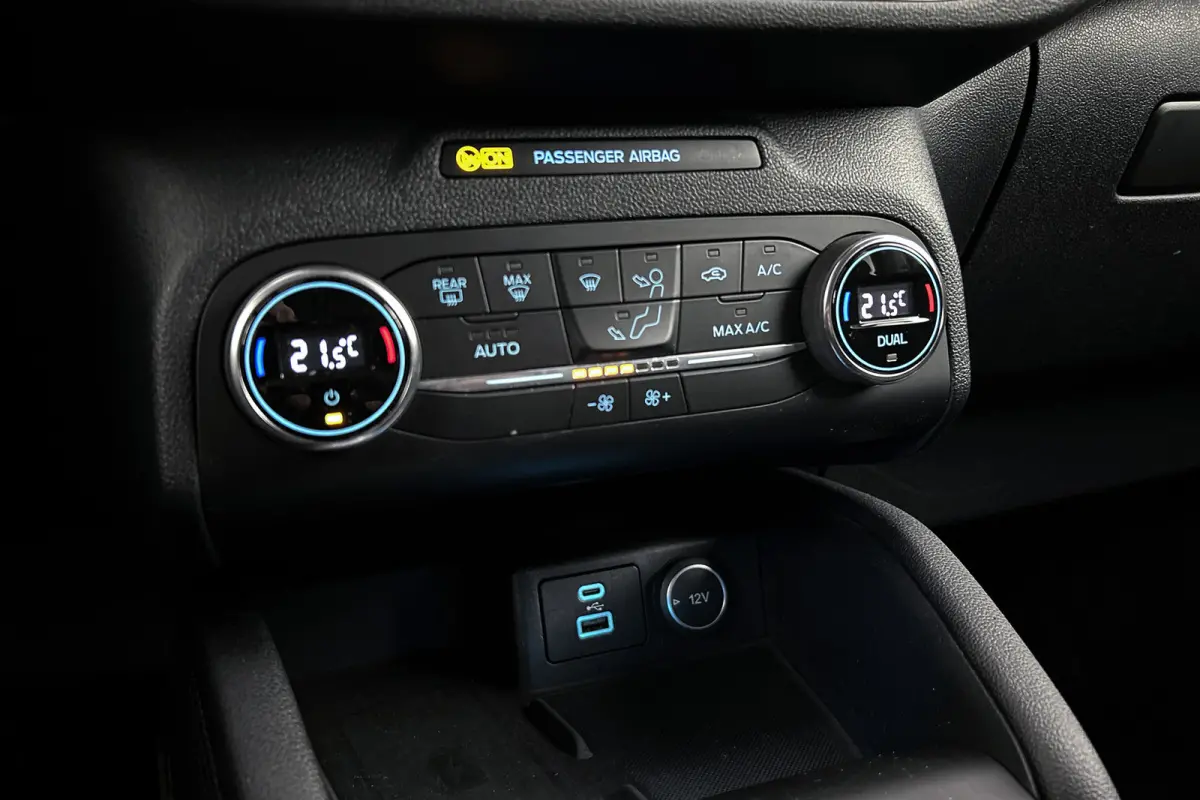 | 225 pk | 2.5 PHEV Titanium | Elek. trekhaak | Navigatie | Cruise control | Parkeersensoren