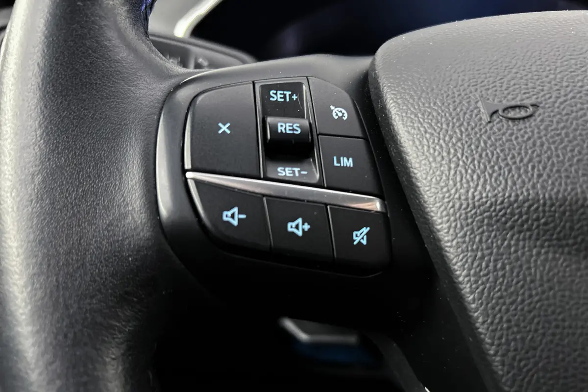 | 225 pk | 2.5 PHEV Titanium | Elek. trekhaak | Navigatie | Cruise control | Parkeersensoren