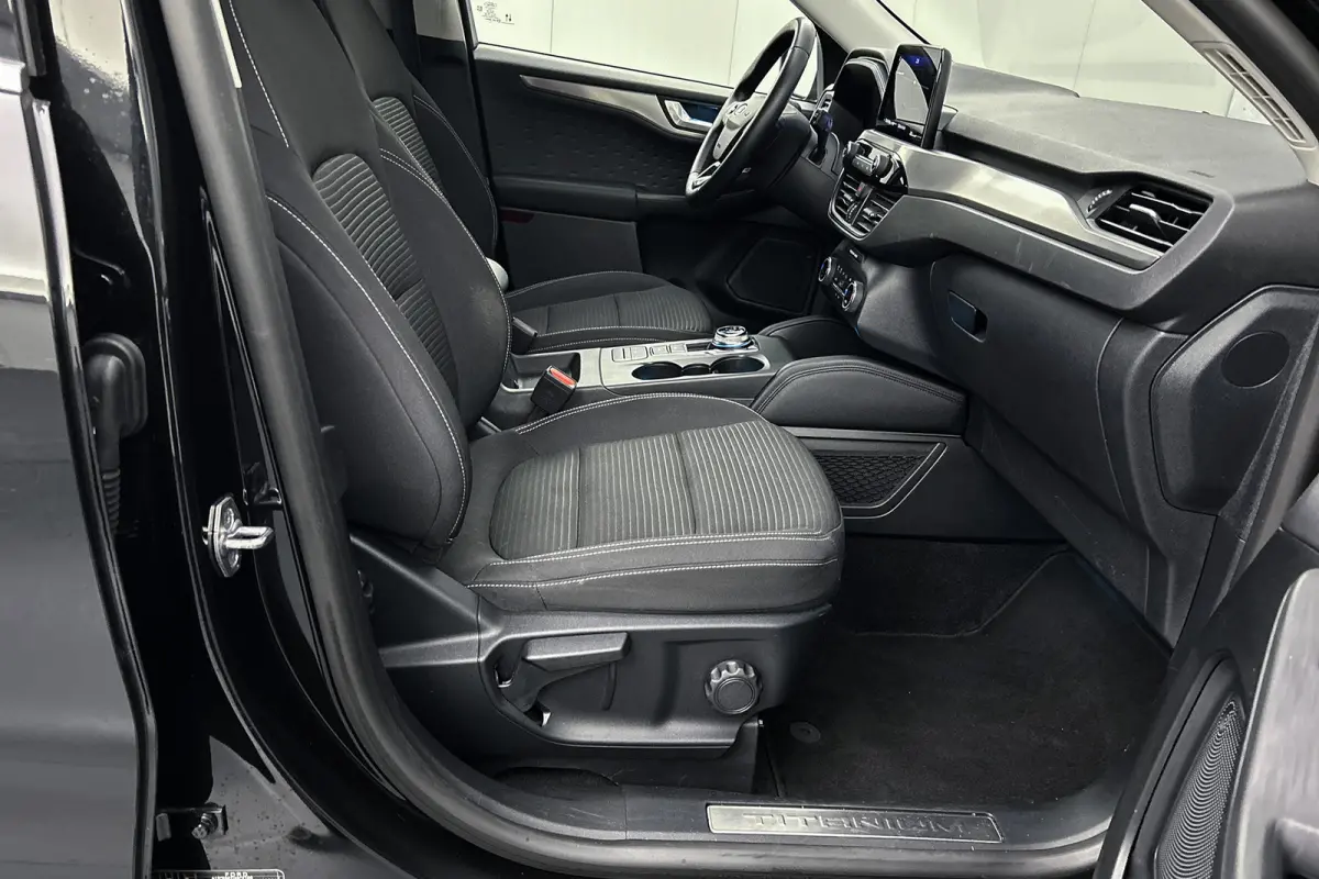 | 225 pk | 2.5 PHEV Titanium | Elek. trekhaak | Navigatie | Cruise control | Parkeersensoren