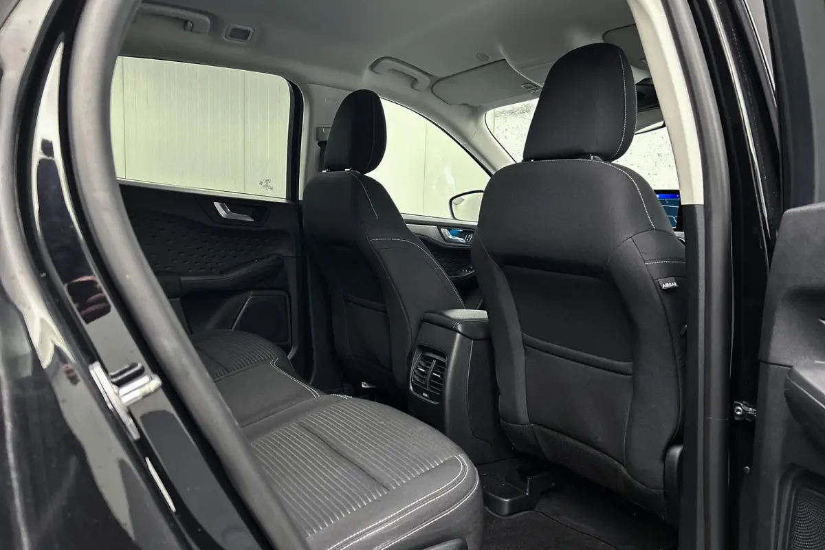 | 225 pk | 2.5 PHEV Titanium | Elek. trekhaak | Navigatie | Cruise control | Parkeersensoren