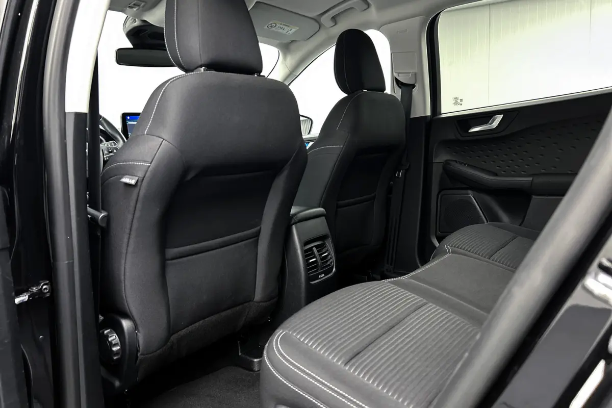 | 225 pk | 2.5 PHEV Titanium | Elek. trekhaak | Navigatie | Cruise control | Parkeersensoren