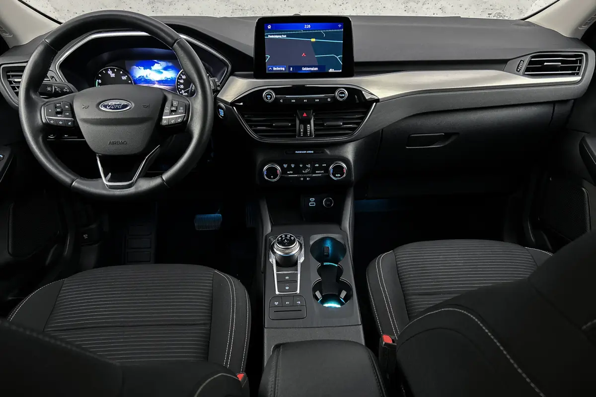 | 225 pk | 2.5 PHEV Titanium | Elek. trekhaak | Navigatie | Cruise control | Parkeersensoren