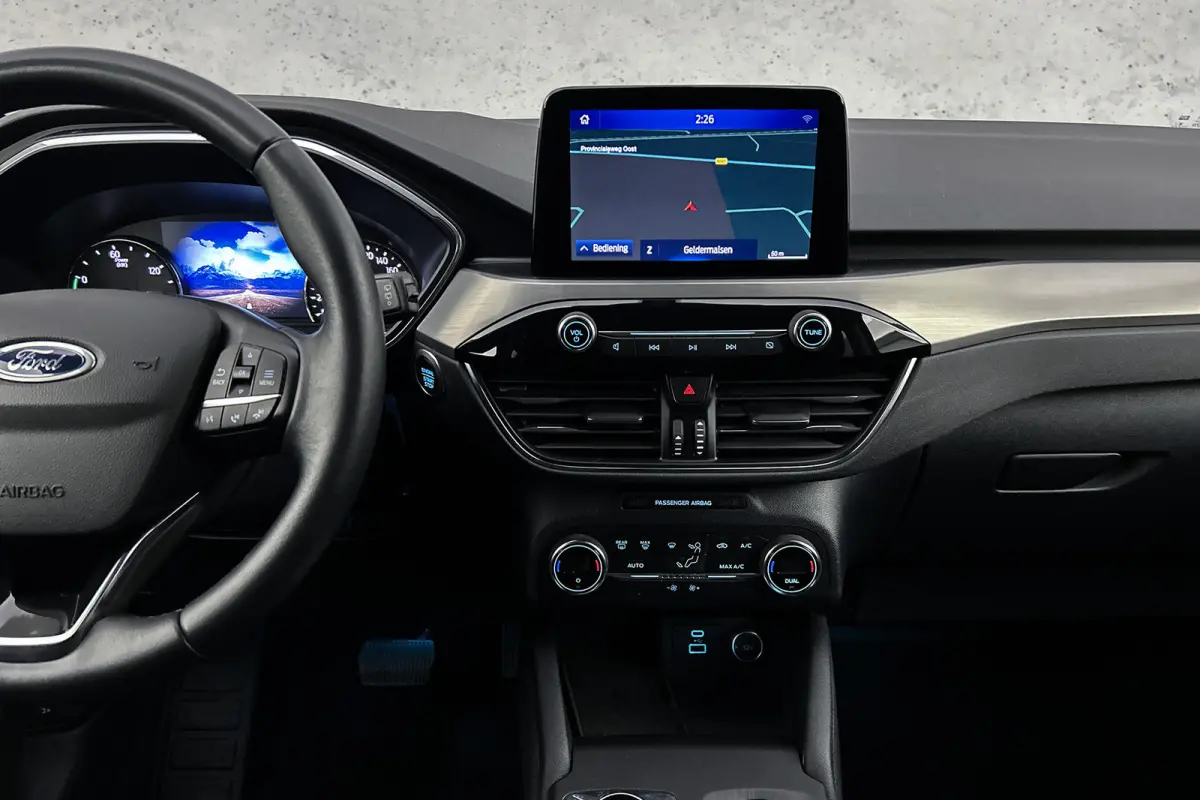 | 225 pk | 2.5 PHEV Titanium | Elek. trekhaak | Navigatie | Cruise control | Parkeersensoren