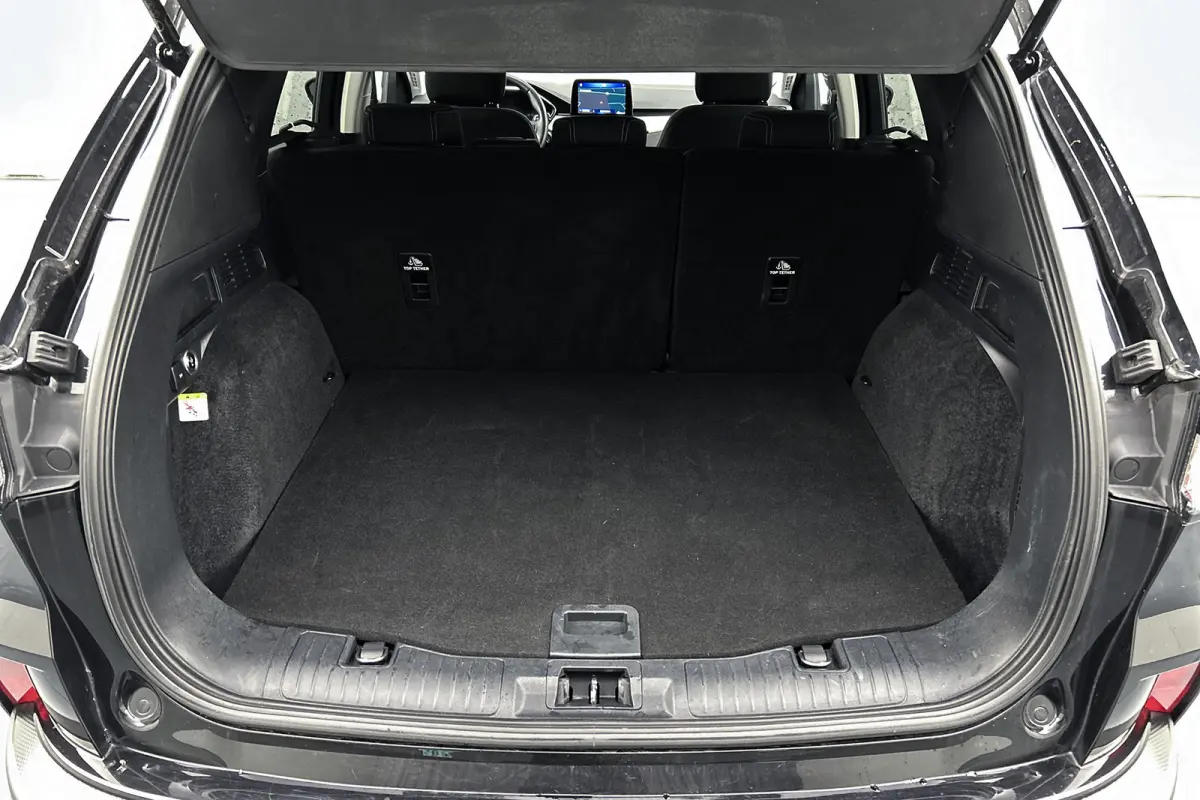 | 225 pk | 2.5 PHEV Titanium | Elek. trekhaak | Navigatie | Cruise control | Parkeersensoren