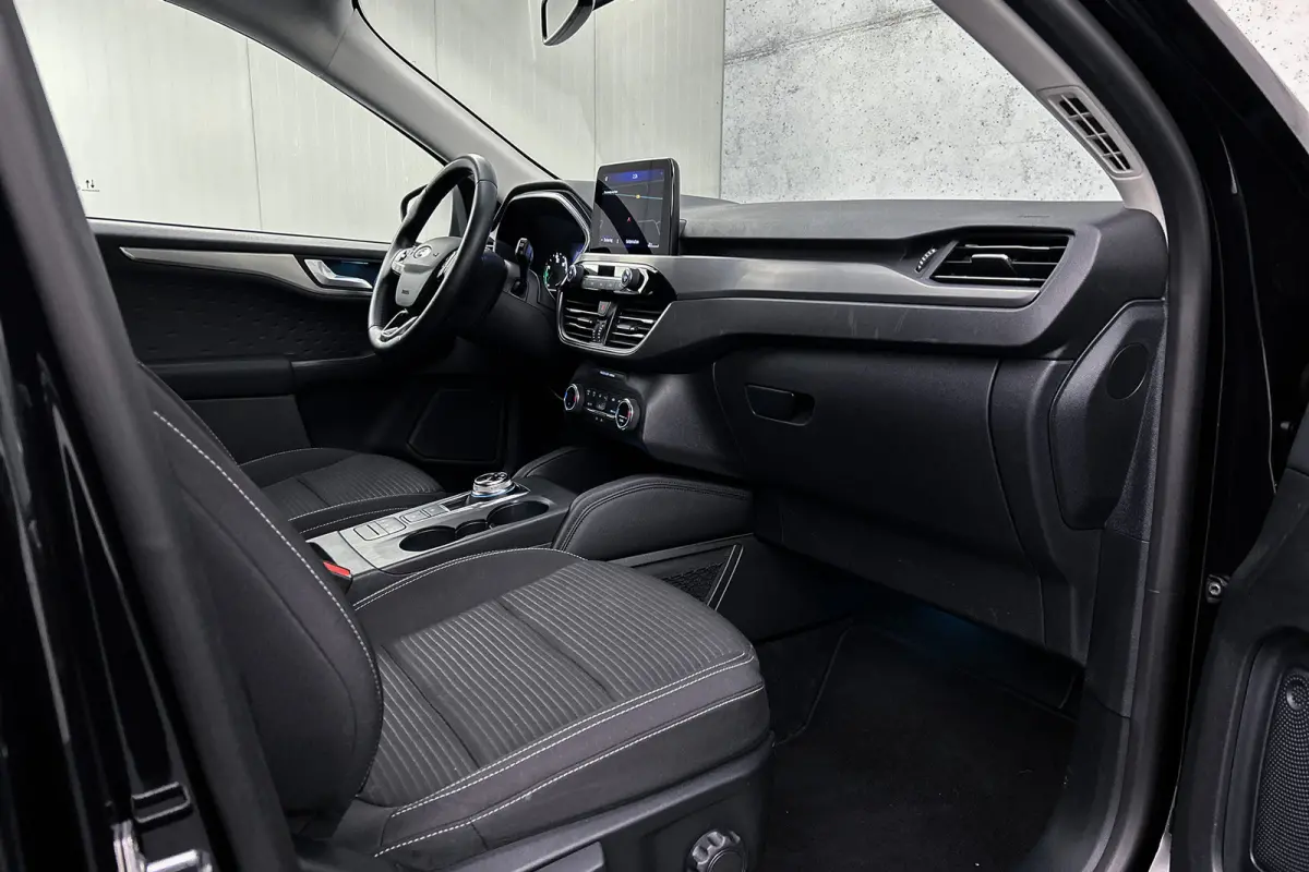 | 225 pk | 2.5 PHEV Titanium | Elek. trekhaak | Navigatie | Cruise control | Parkeersensoren