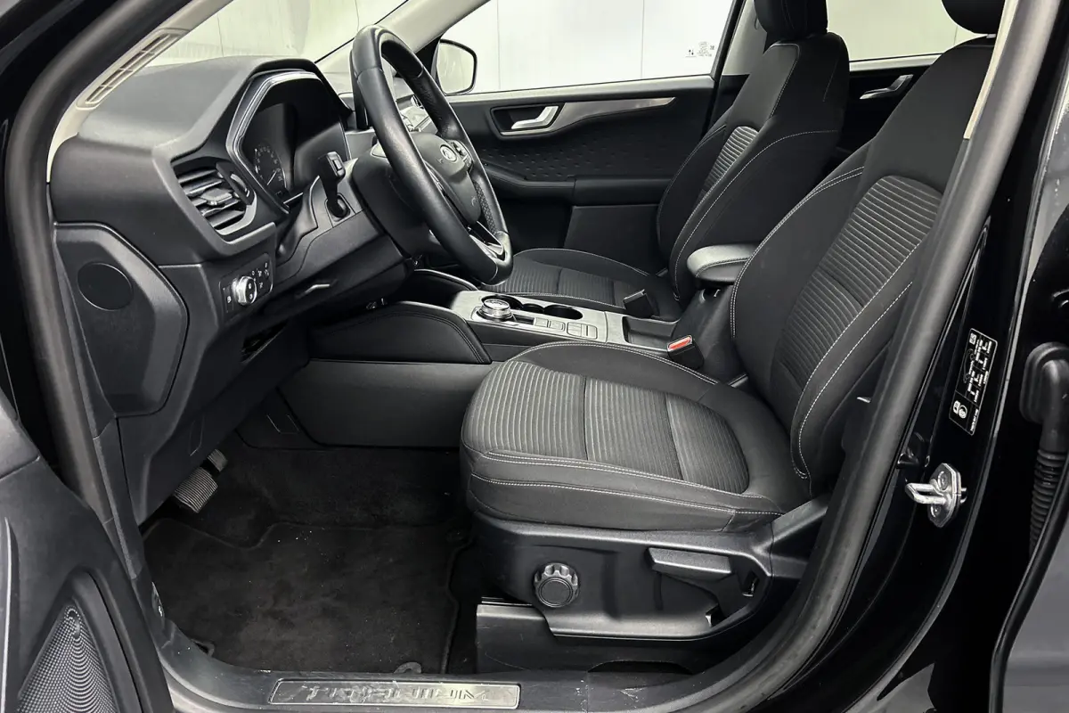 | 225 pk | 2.5 PHEV Titanium | Elek. trekhaak | Navigatie | Cruise control | Parkeersensoren
