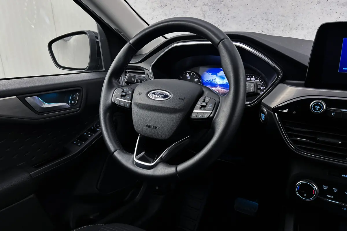 | 225 pk | 2.5 PHEV Titanium | Elek. trekhaak | Navigatie | Cruise control | Parkeersensoren