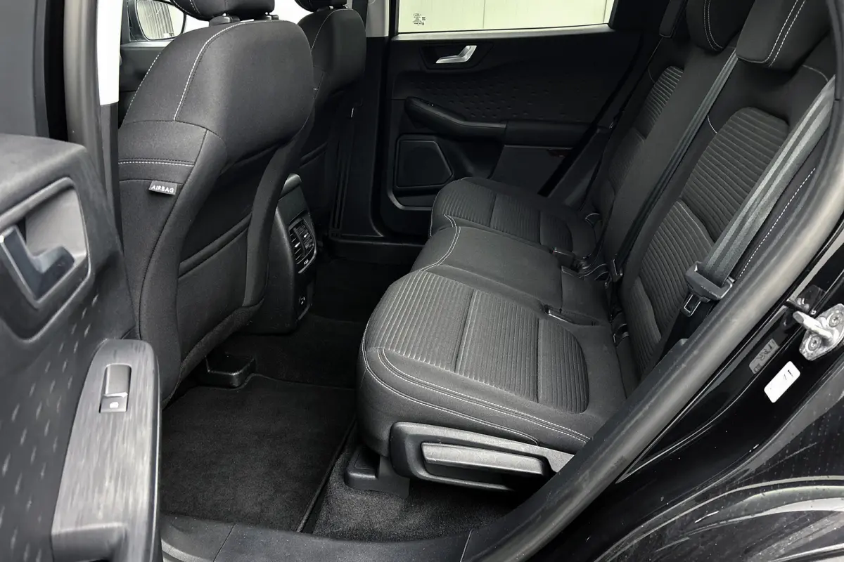 | 225 pk | 2.5 PHEV Titanium | Elek. trekhaak | Navigatie | Cruise control | Parkeersensoren
