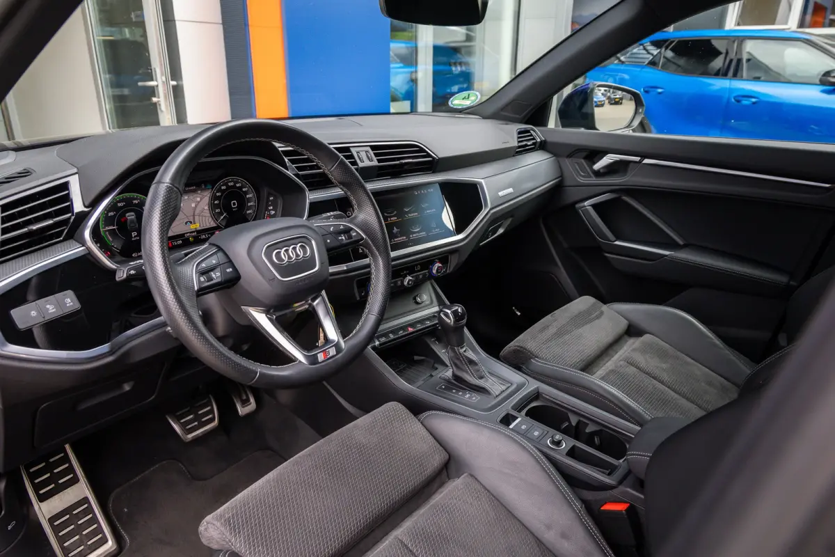 45 TFSI e Business Edition | Trekhaak | Sonos o | Camera | Cruise adaptief | Stoelverwarming | Apple Carplay/Android Auto | Elektrisch bedienbare achterklep | Achteruitrijcamera | Apple Carp