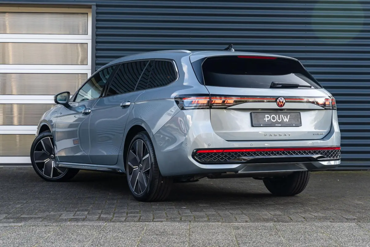 1.5 eHybrid 204pk R-Line Edition | Panoramadak | Trekhaak | Harman Kardon Audio