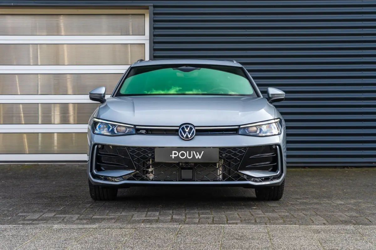 1.5 eHybrid 204pk R-Line Edition | Panoramadak | Trekhaak | Harman Kardon Audio