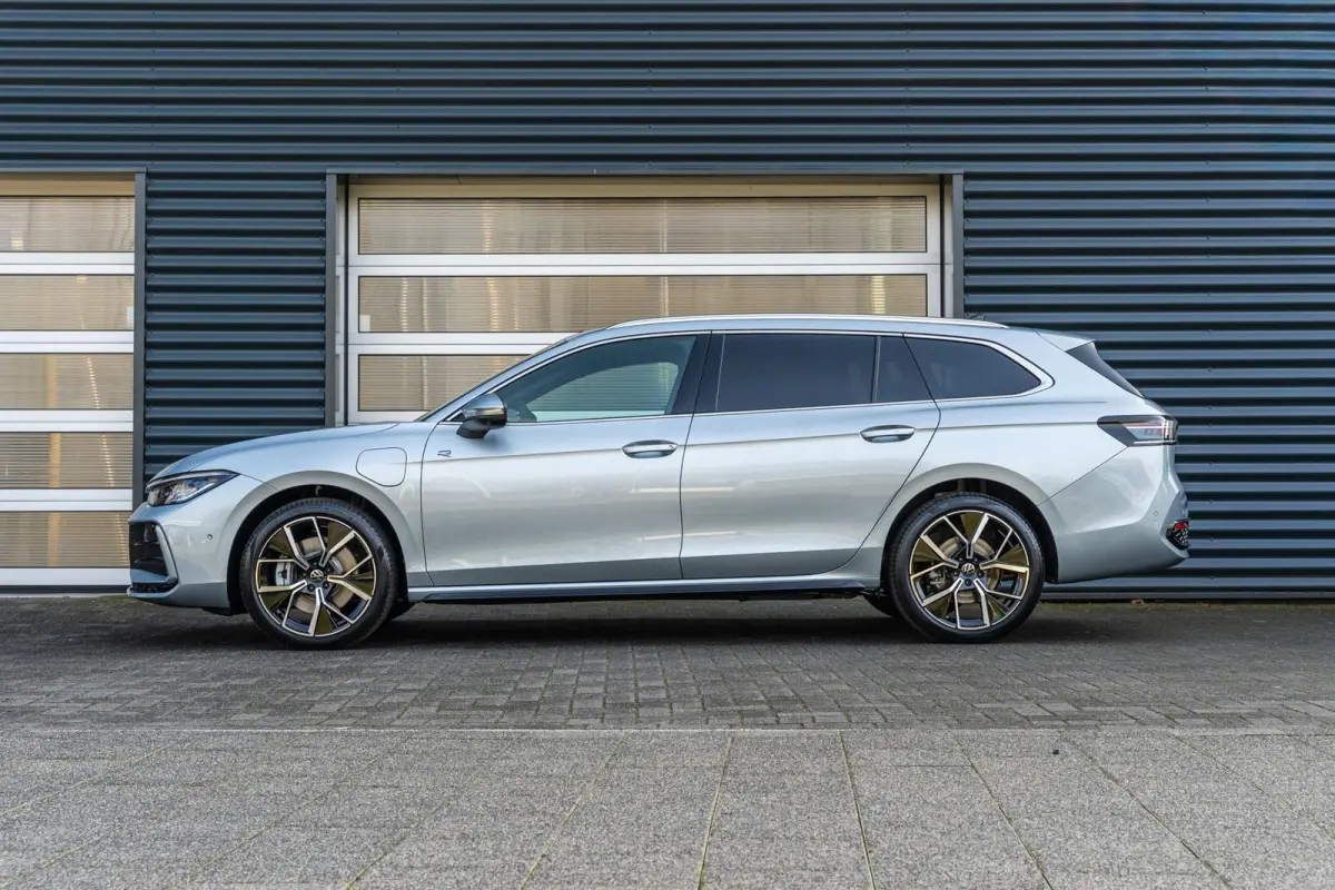 1.5 eHybrid 204pk R-Line Edition | Panoramadak | Trekhaak | Harman Kardon Audio