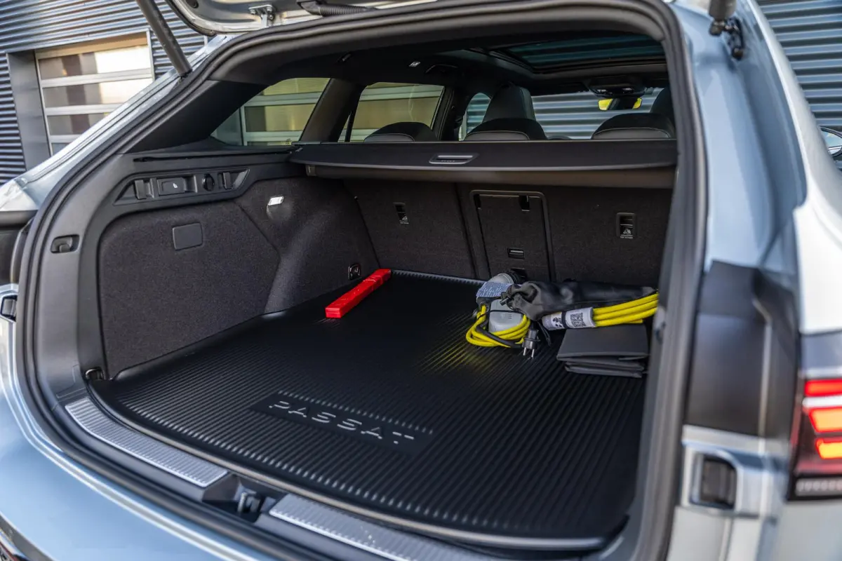 1.5 eHybrid 204pk R-Line Edition | Panoramadak | Trekhaak | Harman Kardon Audio