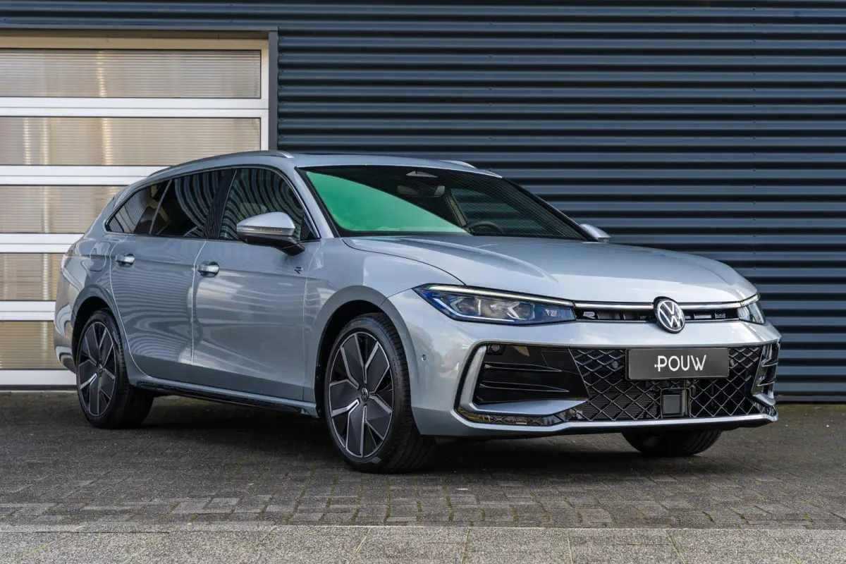 1.5 eHybrid 204pk R-Line Edition | Panoramadak | Trekhaak | Harman Kardon Audio