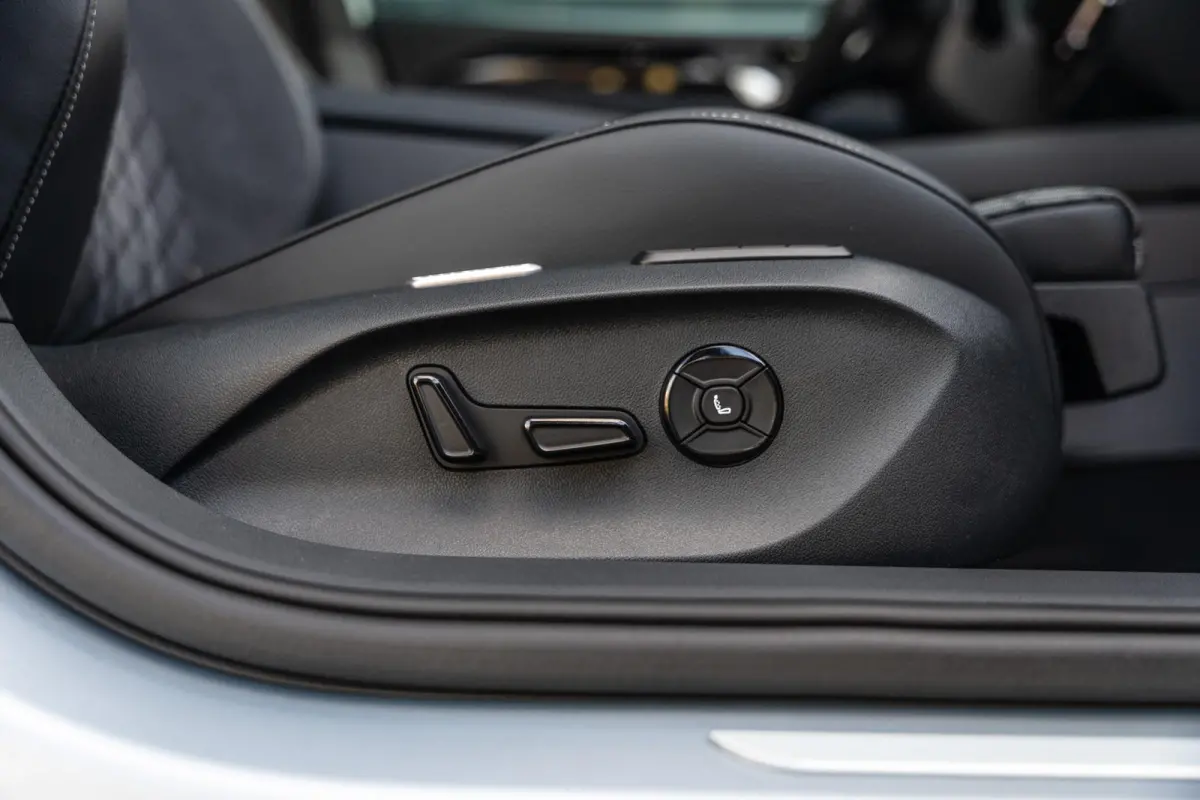 1.5 eHybrid 204pk R-Line Edition | Panoramadak | Trekhaak | Harman Kardon Audio