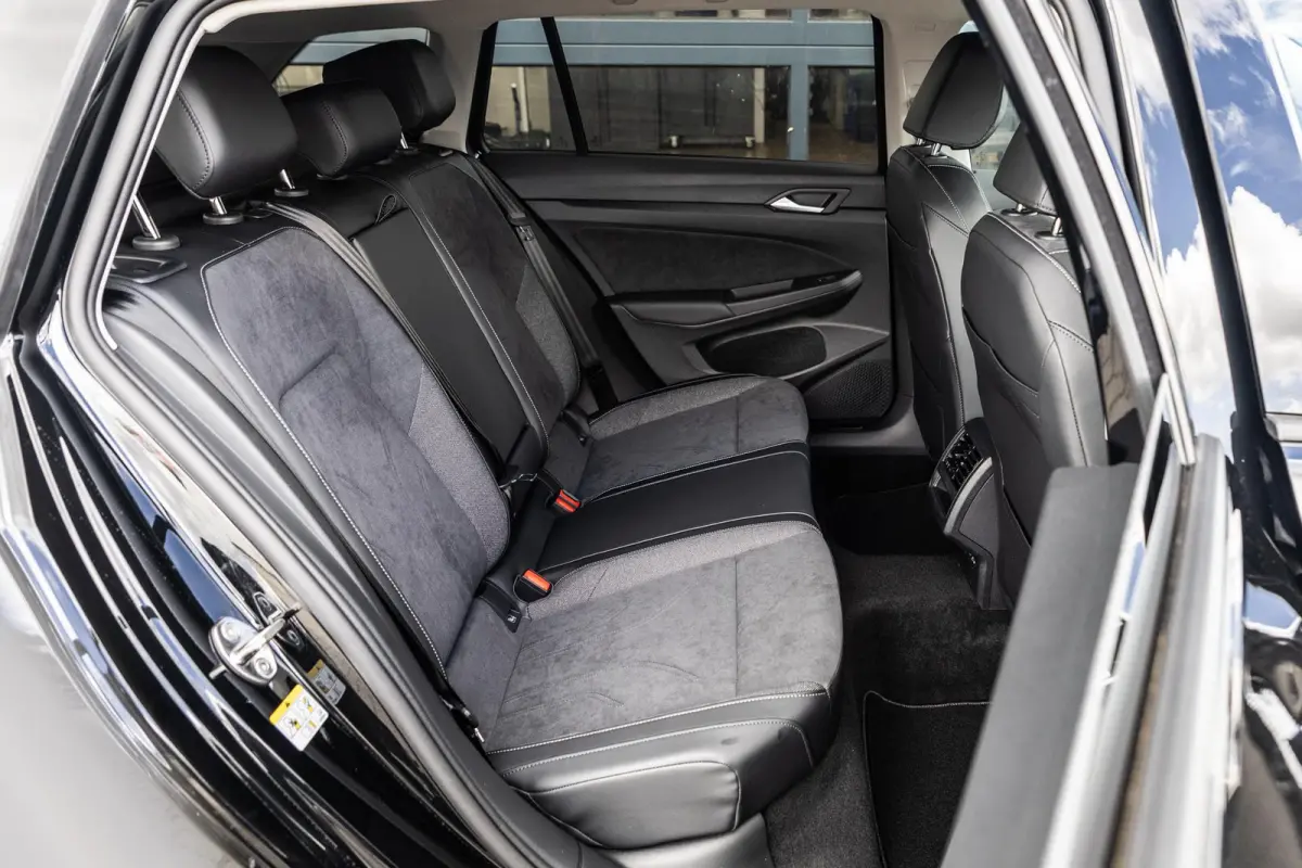 1.5 eTSI 115pk Life Edition | Comfort Pakket | 18" Velgen