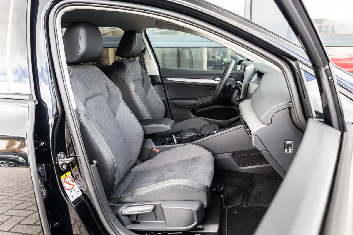 1.5 eTSI 115pk Life Edition | Comfort Pakket | 18" Velgen
